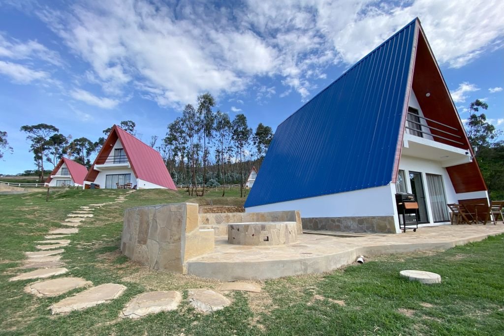 Vista frontal de cabaña alpina para 6 personas