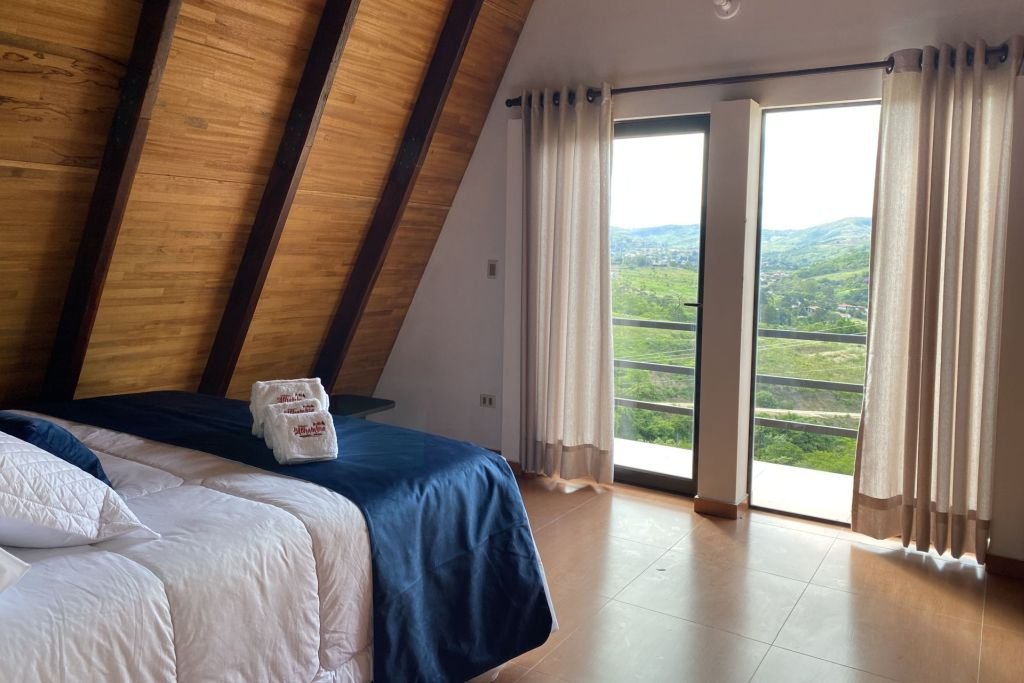 Vista de habitación con balcón de cabaña alpina para 6 personas