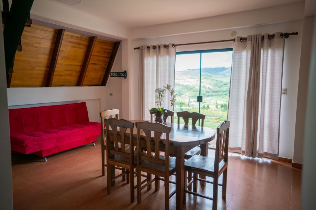 Vista de sofá cama de cabaña alpina para 5 personas